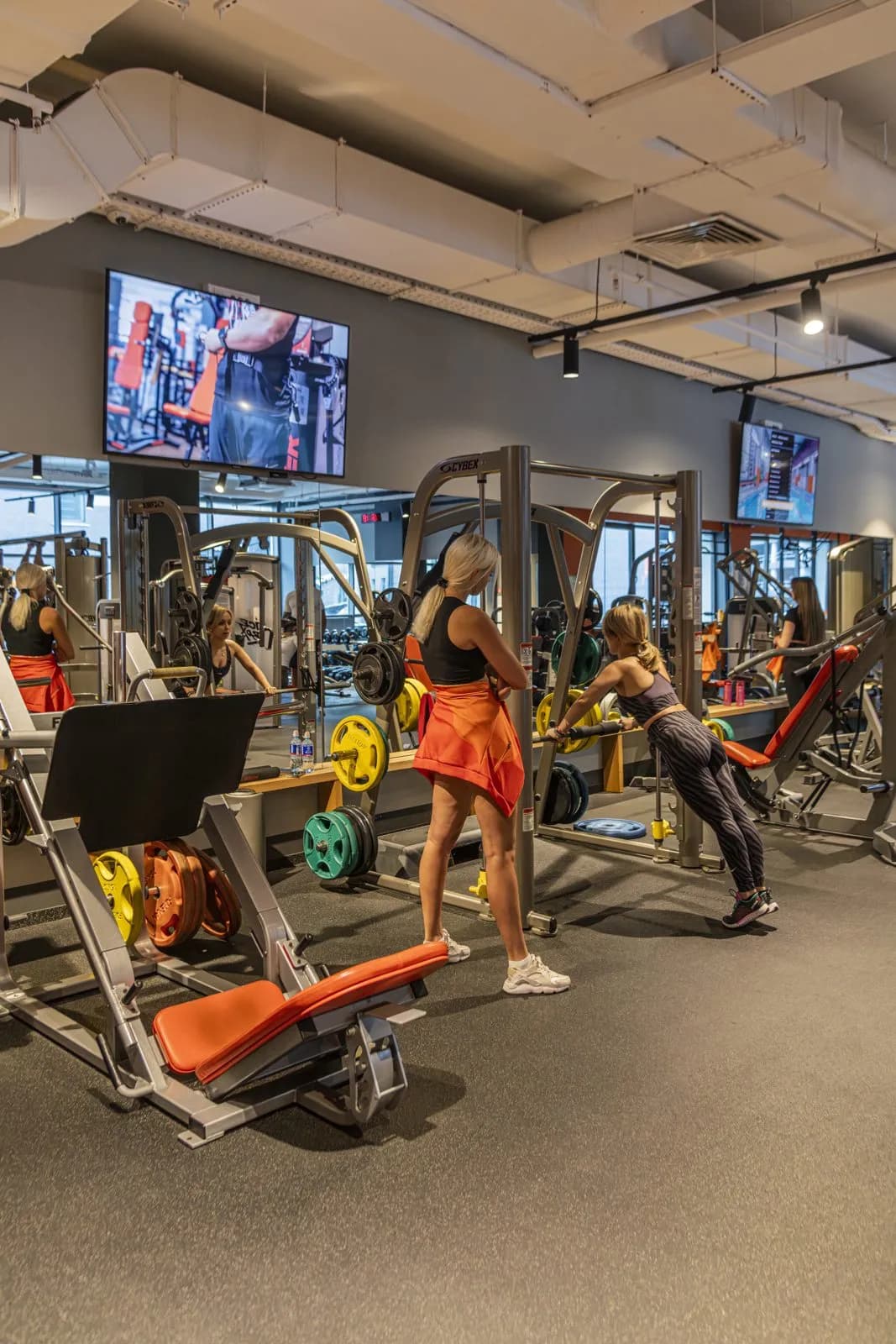 Gym floor with Liqvid screens showing workout content