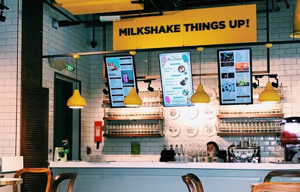 digital signage in cafes