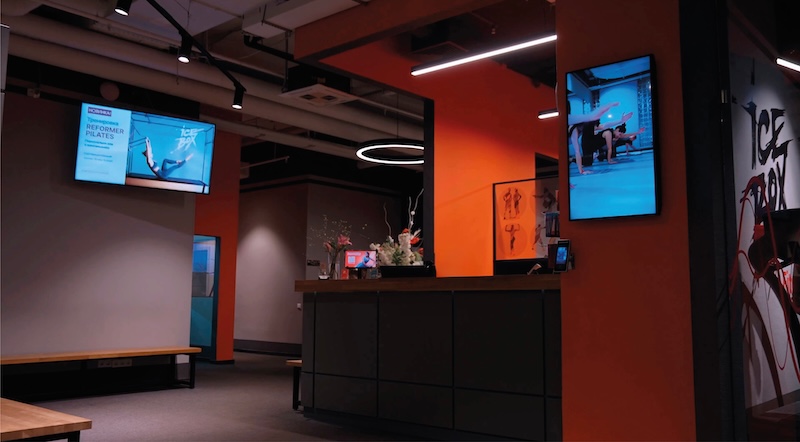 Digital menu board in a restaurant powered by Amazon Signage Stick and Liqvid CMS